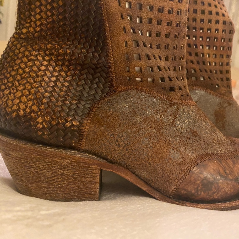 Corral Ankle Boot - Picture 6 of 10